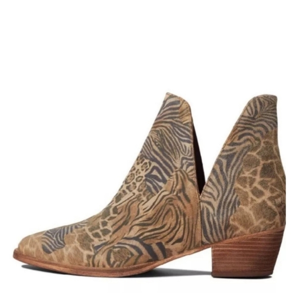 Free People Animal Charm Animal Print Double V Bootie Multi Print Size 38.5 - Picture 2 of 10